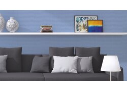 ATLANTIS Design Prägevlies, Sofa vor blauer Wand