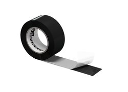 Schwarzes Klebeband, teilweise abgerollt.