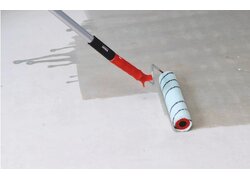 Fliesendispersionsgrund CERAfix 101, Auftrag der Dispersionsfarbe auf dem Boden