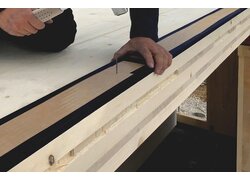 Schallentkopplungsstreifen SonusStripe, Anbringen der Schallentkopplungsstreifen mittels eines Nagels