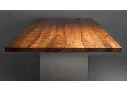 Holztisch mit Möbelöl 