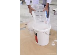 Multi Contact, Wasser einfüllen vom Putz in das Anmachwasser im Eimer