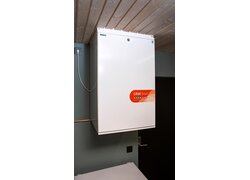 Zentrales Lüftungsgerät "Swegon CASA W5" an der Decke montiert