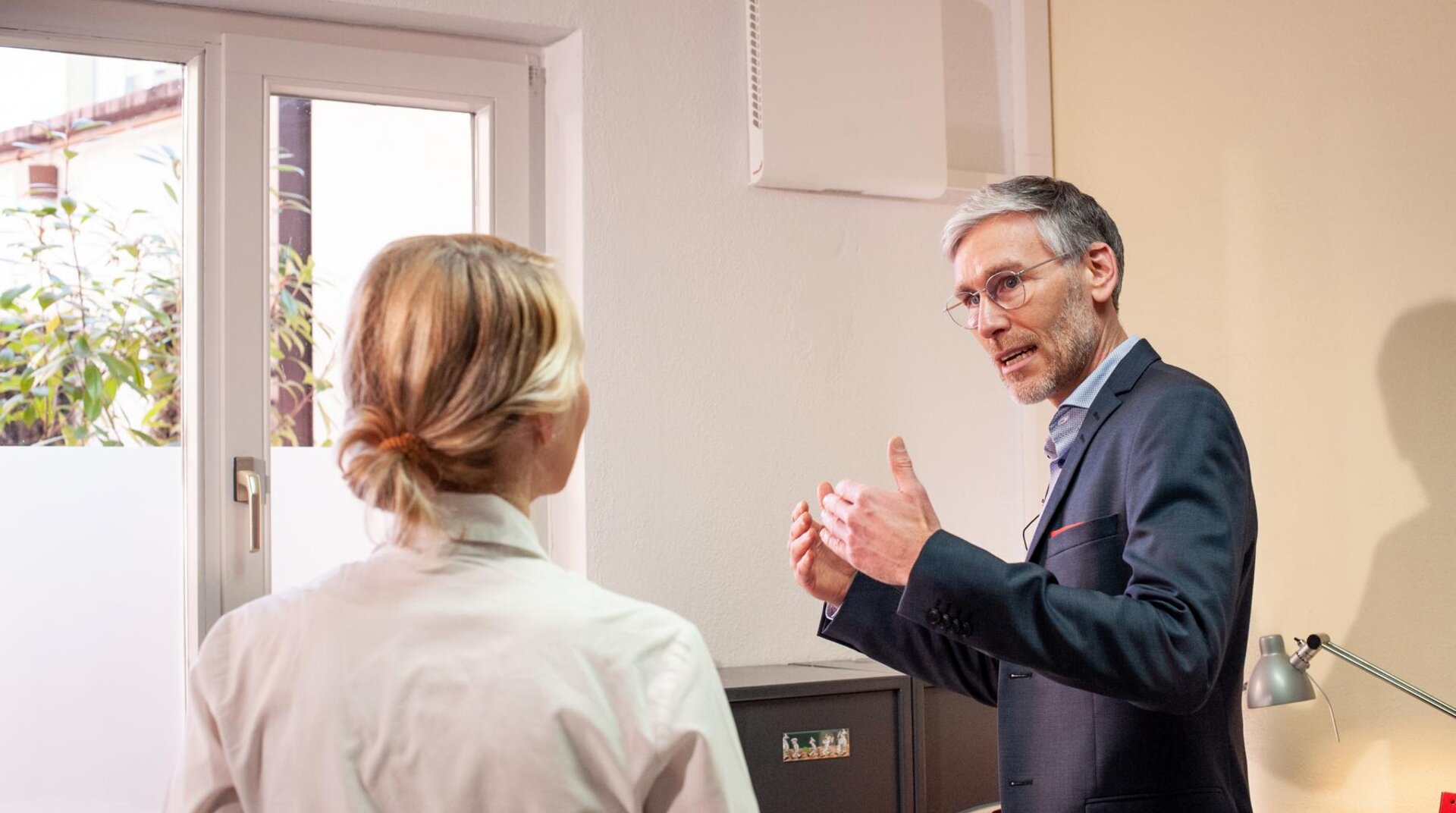 Präsentation einer eingebauten Lüftungsanlage des Herstellers Zehnder