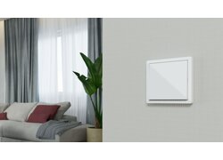 Modernes Wohnzimmer mit Lichtschalter an Wand.