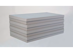 Ein Stapel graue Universaldämmplatten 