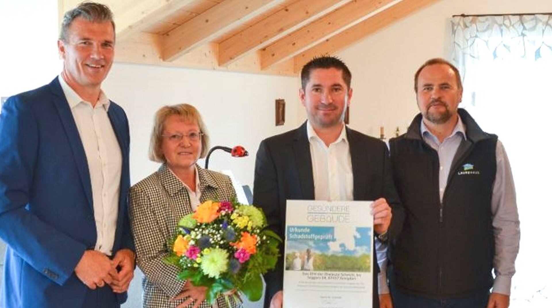 Einfamilienhaus Kempten, Übergabe Urkunde Wohngesunde Bauweise