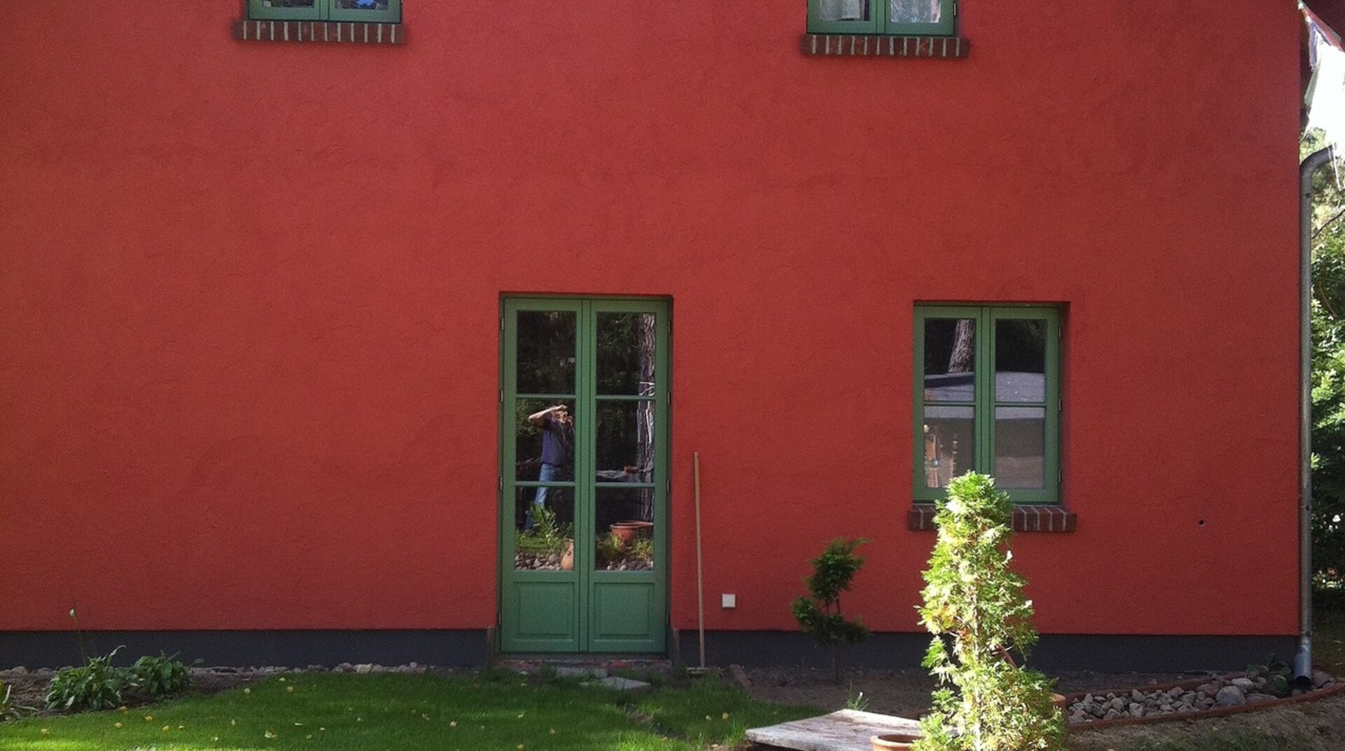 Einfamilienhaus in Bestensee, von außen, rote Fassade