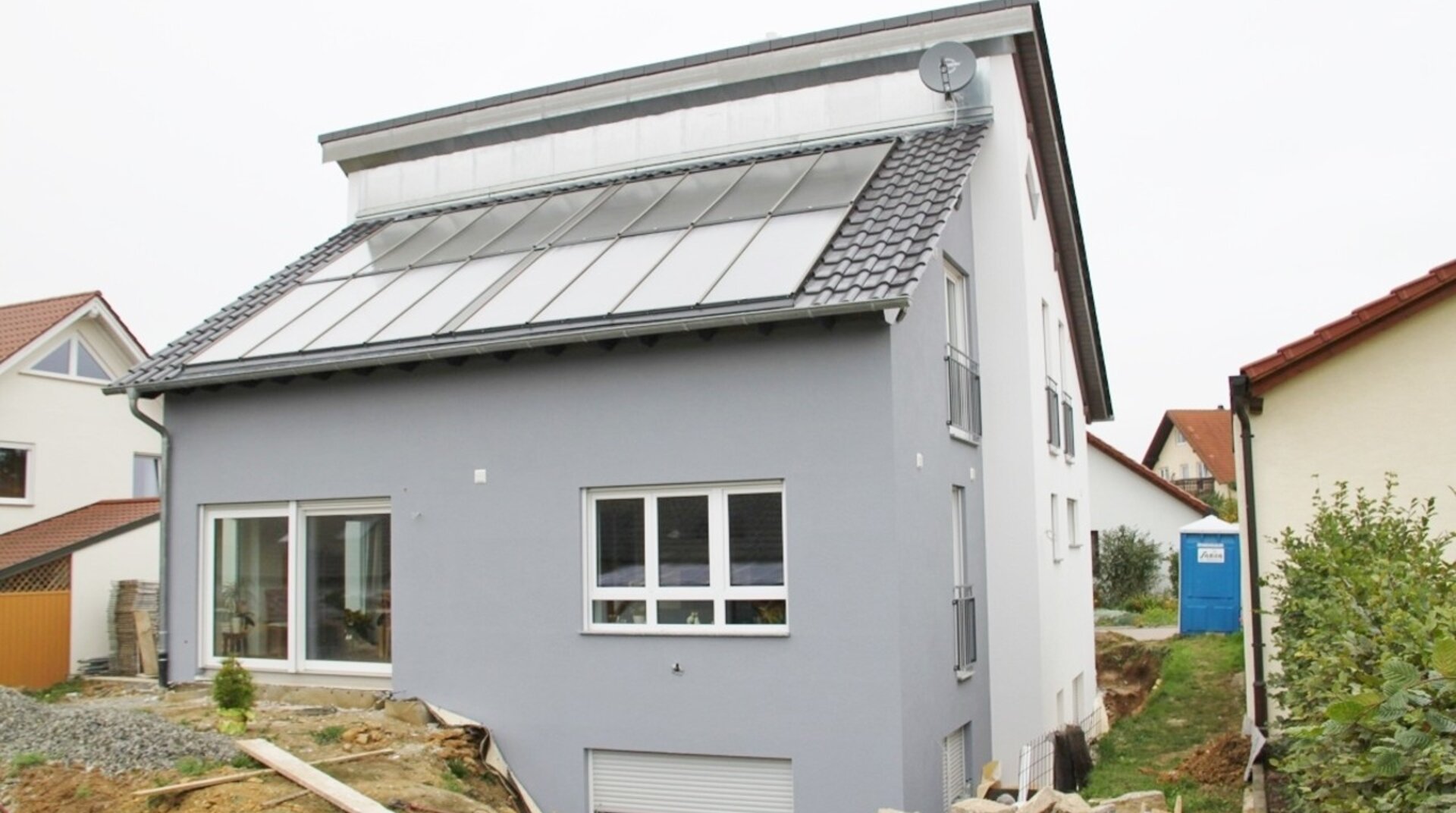 KHB-Creativ EFH Gundelsheim, Rückfassade, außen, Haus, grau, bewölkt