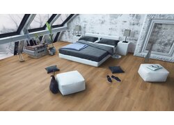 Modernes, helles Schlafzimmer mit SPC Boden.
