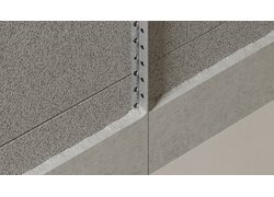Innenputzprofile aus Metall an der Wand