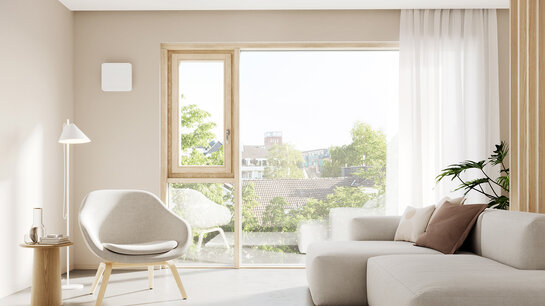 Wohnzimmer möbliert mit Lüftungssystem.