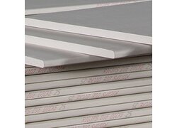 Rigips Die Dicke RF 25, Rigips gestapelt, drei Platten lose aufliegend, weiß